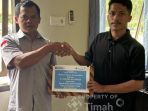 Ayah dari Arkana Alfariqzi saat menerima bantuan dari PT Timah (Dok. PT Timah)
