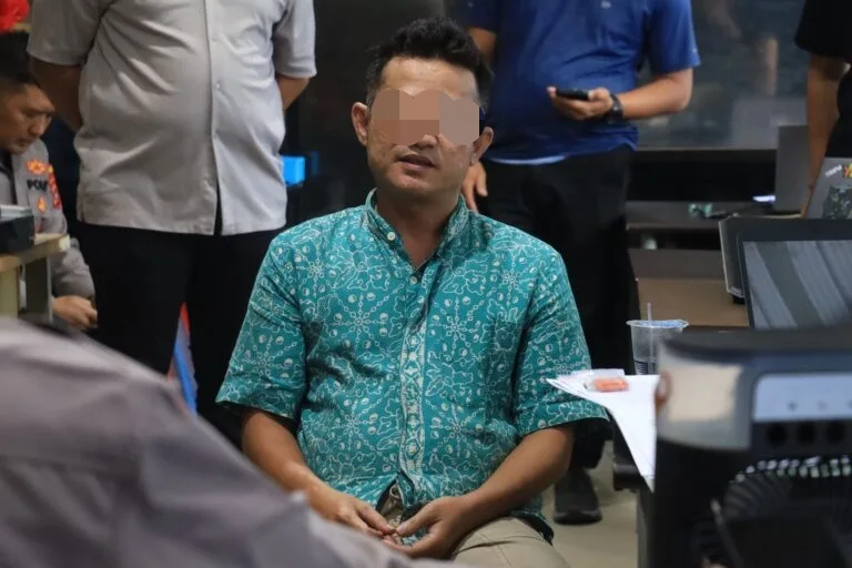 AS menyebut kesal karena berkas kenaikan pangkat golongan 3C miliknya tidak ditandatangani oleh Kepala Dinas Muhammad Haris.(Foto: ist)
